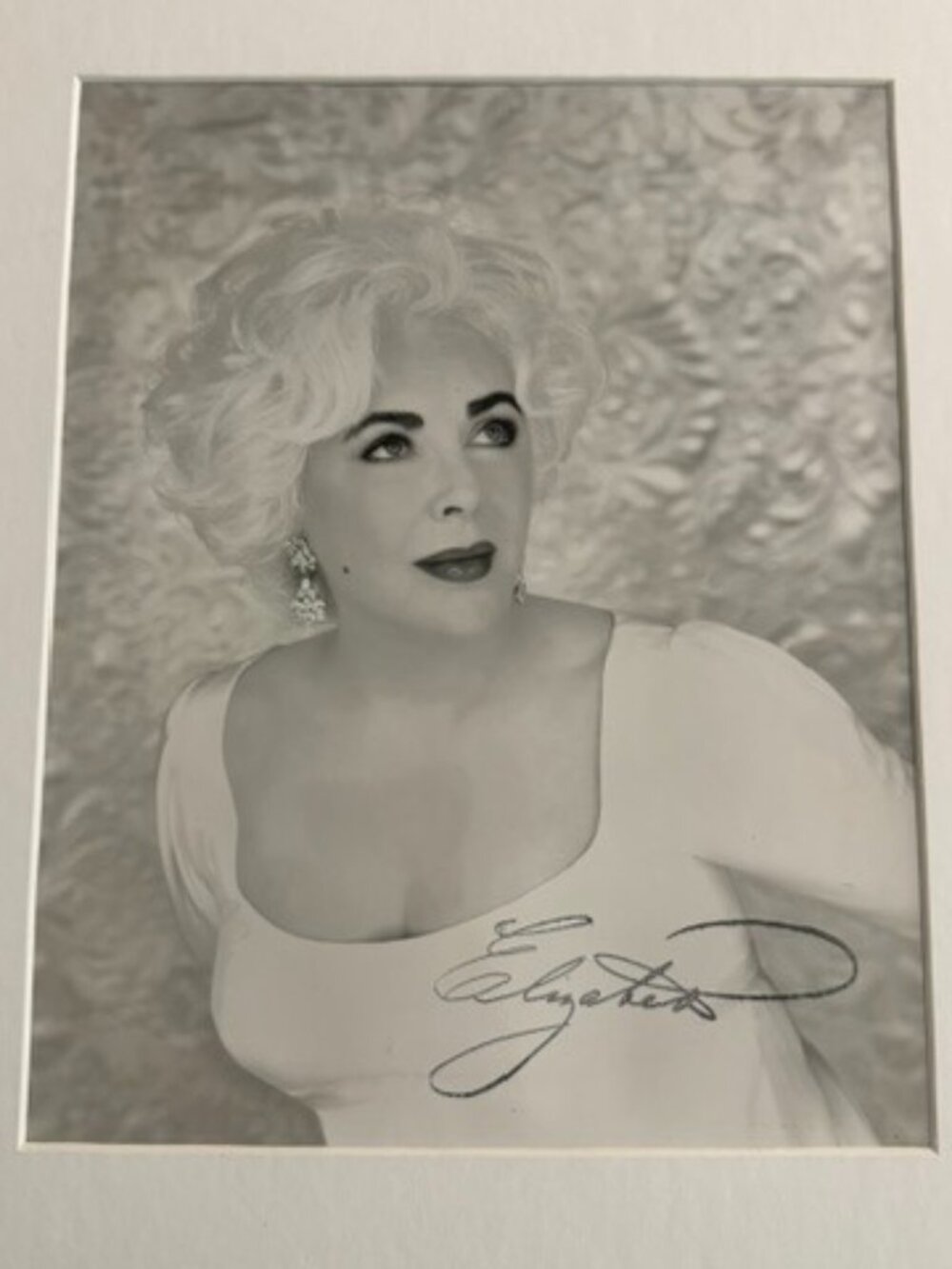 Elizabeth Taylor Photo - Autopen Stamped